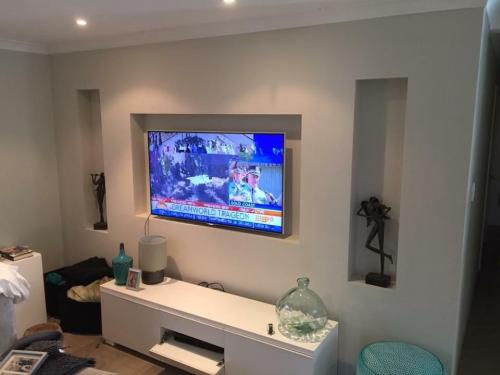 Plasterboard wall stud track Tv recces Perth